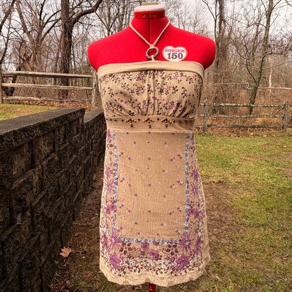 Y2K Boho Floral Cotton Halter Top with Wood Ring Detail - Picture 3 of 7